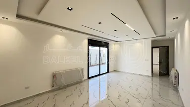 شقة في  قرب جامعة البتراء- طريق المطار (طريق&nbsp;الخدمات) - 110,000 دأ - صورة NaN